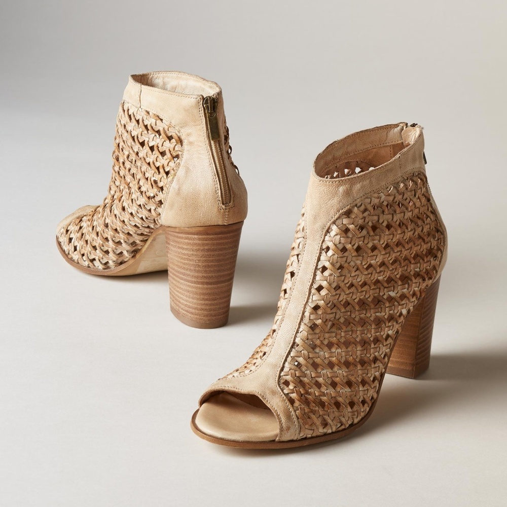 Sundance Trianon Sandals